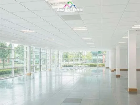 Tirane, jepet me qera dyqan Kati 0, 154 m² 1.700 € (don bosko)