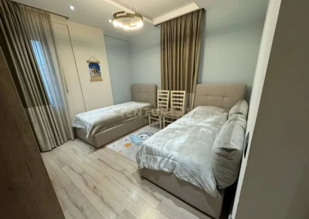 Tirane, shitet apartament 2+1+Ballkon Kati 1, 110 m² 245.000 € (Rruga e Dibrës)