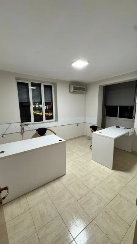 Tirane, jepet me qera ambjent biznesi Kati 3, 70 m² 600 € (Rruga Kavajës, (Përball Poliklinikës 9))