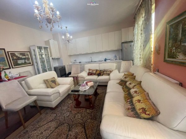 Shqiperi, jepet me qera apartament 1+1+Ballkon Kati 7, 73 m² 600 € (rruga e elbasanit)
