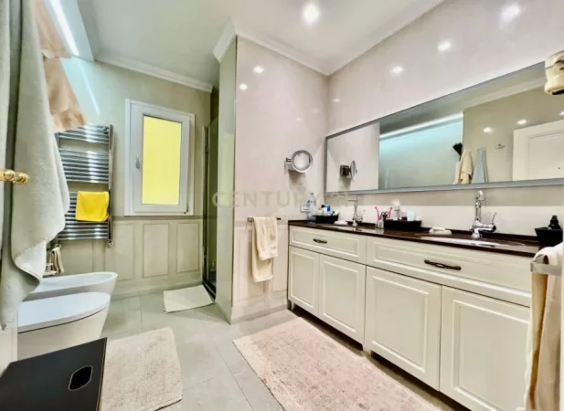 Tirane, shitet apartament+verande | Penthouse 5+1 Kati 6, 329 m² 970.000 € (Rruga e Kosovarëve)