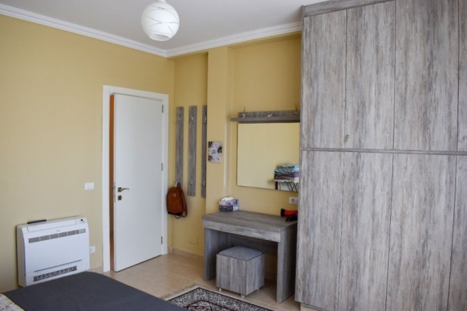 Durres, jepet me qera 1+1+Ballkon Kati 3, 72 m² 10.000 € (Gjiri i Lalzit)