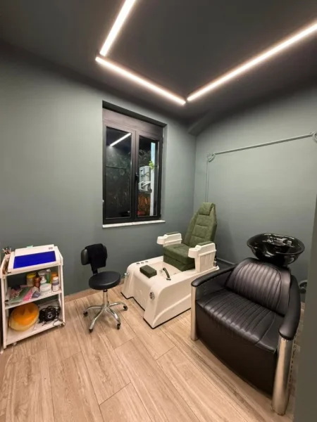 Tirane, jepet me qera dyqan Kati 0, 110 m² 2.500 €/MUAJ (NE BLLOK)