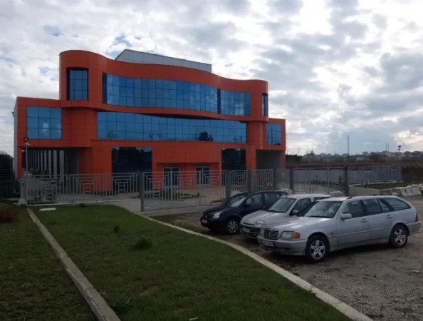 Durres, shitet ndertese 3 kateshe + truall, 2.414 m² 2.500.000 € (NE XHAFZOTAJ)