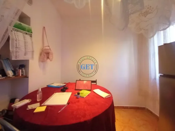 Durres, jepet me qera apartament 1+1+Ballkon Kati 5, 60 m² 250 € (Policia Durres)
