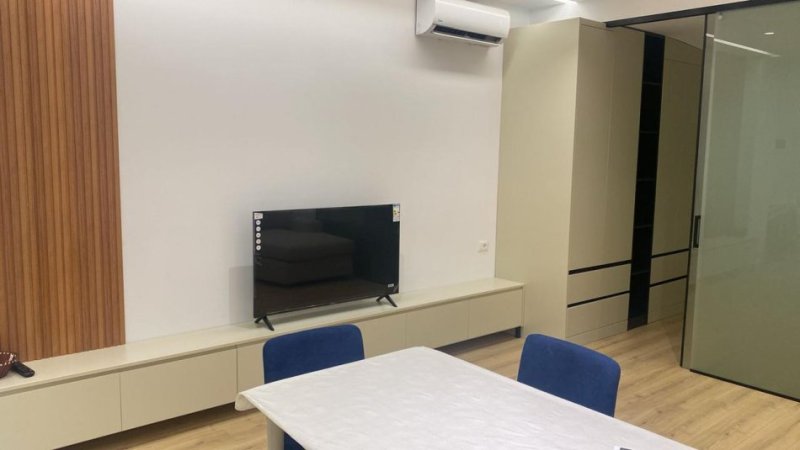 Tirane, jepet me qera apartament 1+1 Kati 7, 65 m² 550 € (astir)