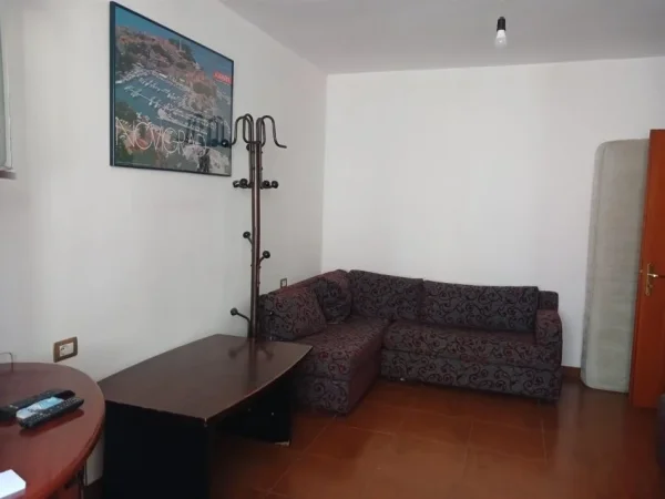 Tirane, jepet me qera apartament 1+1+Aneks Kati 3, 70 m² 400 € (rruga e kavajes)
