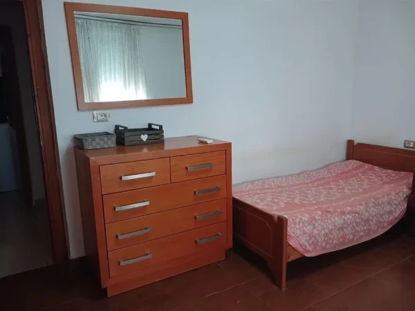Tirane, jepet me qera apartament 1+1+Aneks Kati 3, 70 m² 400 € (rruga e kavajes)