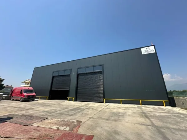 Tirane, shitet magazine Kati 2, 8.000 m² 3.000.000 € (Kamez)