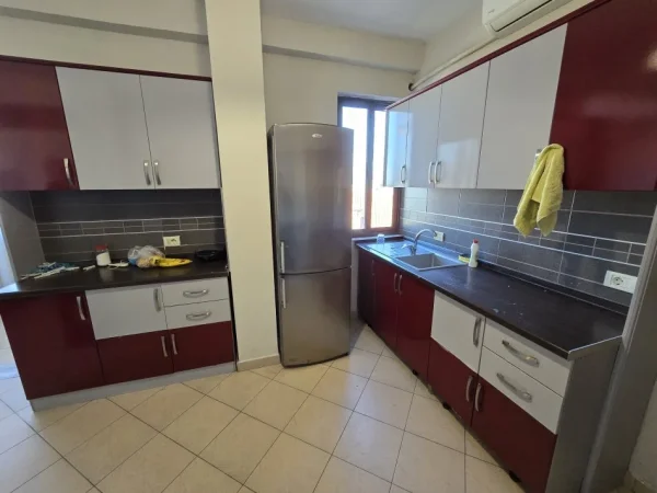 Tirane, shitet apartament 2+1+Aneks+Ballkon Kati 4, 77 m² 110.000 € (kodra e diellit)