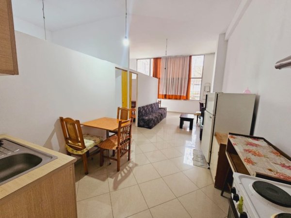 Tirane, shitet dyqan Kati 0, 60 m² 98.000 € (qender)