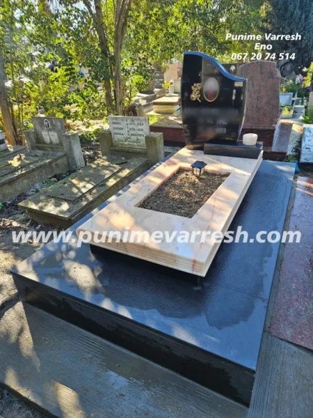 Tirane, ofroj Varr I Punuar Me Mermer Rosa Portugal Dhe Granit Te Zi