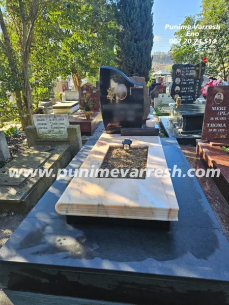 Tirane, ofroj Varr I Punuar Me Mermer Rosa Portugal Dhe Granit Te Zi