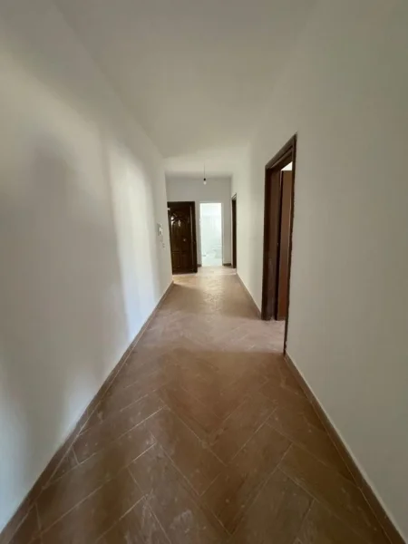 Durres, shitet apartament 2+1+Aneks+Ballkon Kati 3, 130 m² 105.000 € (Ish Rajoni)