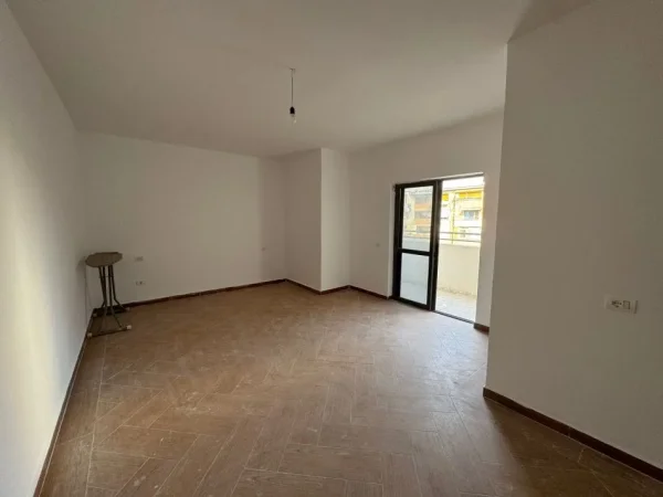 Durres, shitet apartament 2+1+Aneks+Ballkon Kati 3, 130 m² 105.000 € (Ish Rajoni)