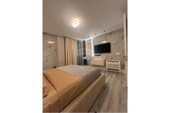 Tirane, jepet me qera apartament 2+1 , 135 m² 2.000 € (bllok, triane)