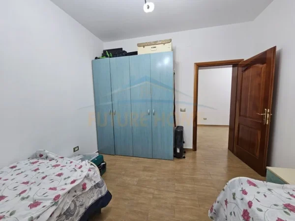 Tirane, jepet me qera apartament 2+1 Kati 2, 115 m² 500 € (RRUGA KRISTAQ CAPO)