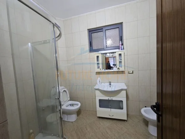 Tirane, jepet me qera apartament 2+1 Kati 2, 115 m² 500 € (RRUGA KRISTAQ CAPO)
