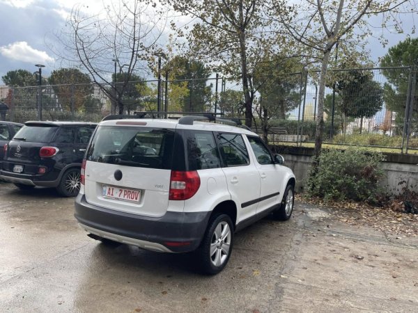 Tirane, shes makine SKODA YETI Nafte, e bardhë manuale Klima 170.000 km 5.790 €