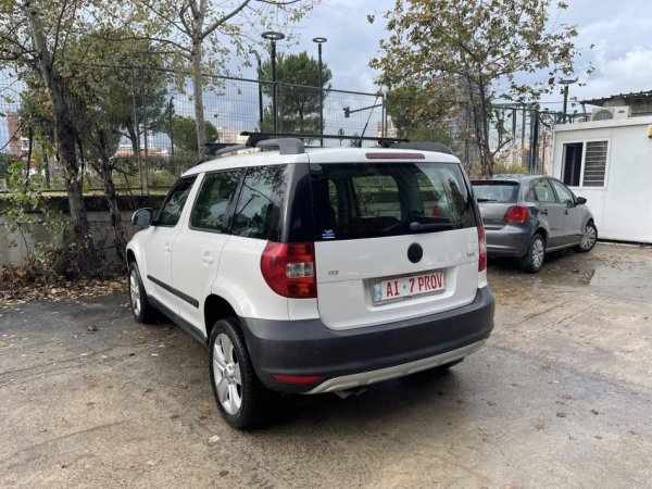 Tirane, shes makine SKODA YETI Nafte, e bardhë manuale Klima 170.000 km 5.790 €