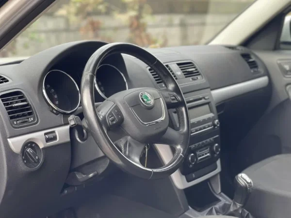 Tirane, shes makine SKODA YETI Nafte, e bardhë manuale Klima 170.000 km 5.790 €