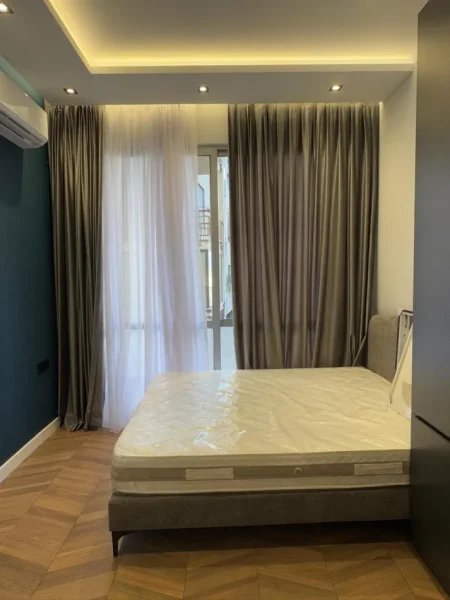 Tirane, jepet me qera apartament 1+1 Kati 0, 41 m² 550 € (liqeni i thate)