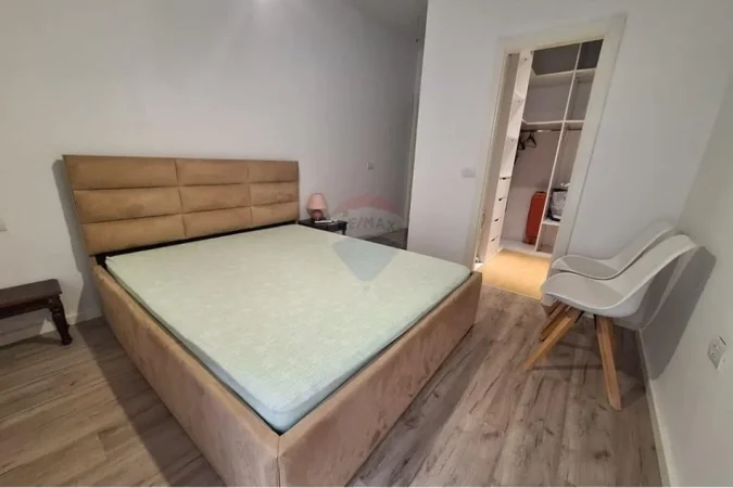 Tirane, jepet me qera apartament 2+1 , 100 m² 600 € (jordan misja)