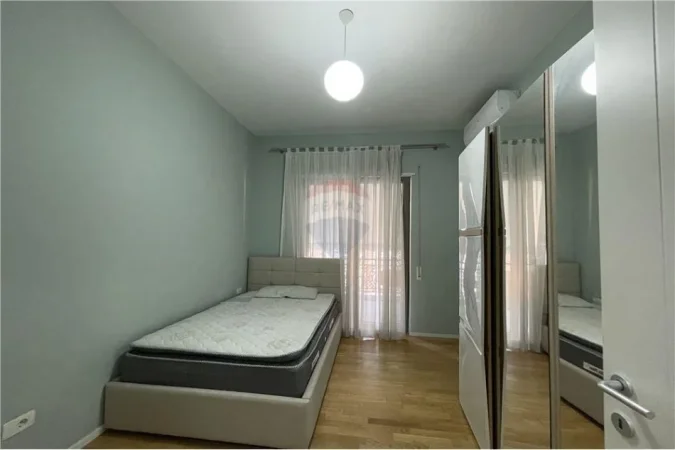 Tirane, jepet me qera apartament 2+1 Kati 7, 120 m² 1.200 € (rruga kavajes, kompleksi deliorgji)