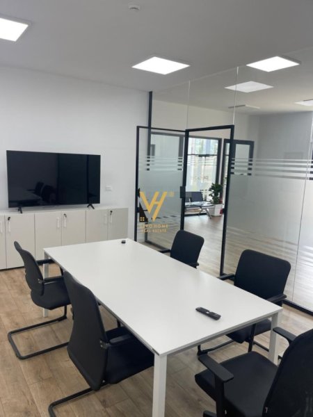 Tirane, jepet me qera zyre Kati 2, 300 m² 1.750 € (KASHAR)
