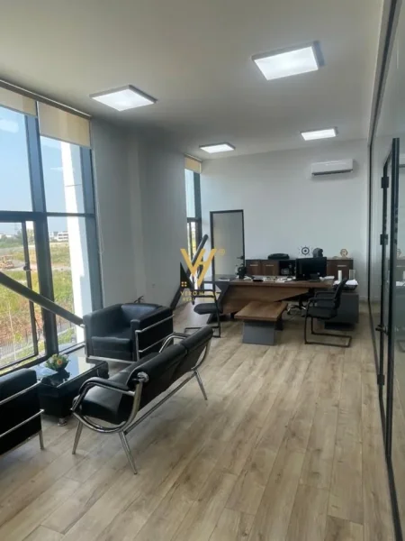 Tirane, jepet me qera zyre Kati 2, 300 m² 1.750 € (KASHAR)