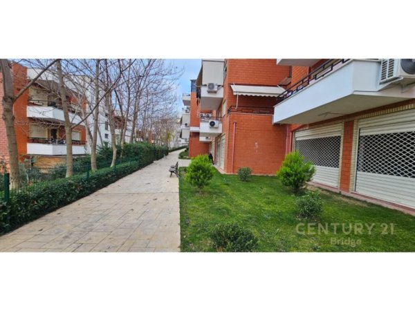 Tirane, jepet me qera apartament 1+1+Aneks+Ballkon Kati 2, 52 m² 600 € (KOPSHTI BOTANIK)