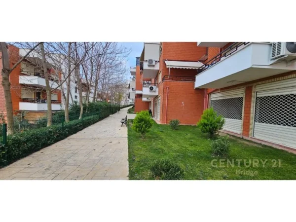 Tirane, jepet me qera apartament 1+1+Aneks+Ballkon Kati 2, 52 m² 600 € (KOPSHTI BOTANIK)