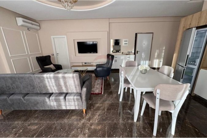 Vlore, jepet me qera apartament+verande | Penthouse 2+1+Ballkon , 220 m² 1.000 € (Ish Kombinati Peshkut)