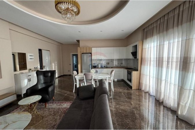 Vlore, jepet me qera apartament+verande | Penthouse 2+1+Ballkon , 220 m² 1.000 € (Ish Kombinati Peshkut)