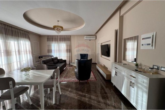 Vlore, jepet me qera apartament+verande | Penthouse 2+1+Ballkon , 220 m² 1.000 € (Ish Kombinati Peshkut)