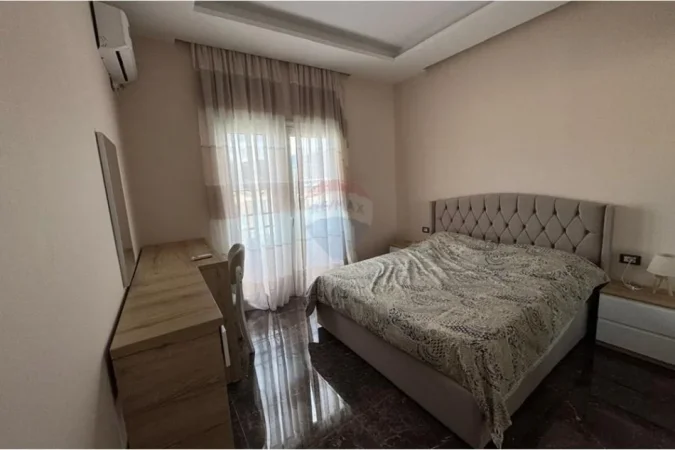 Vlore, jepet me qera apartament+verande | Penthouse 2+1+Ballkon , 220 m² 1.000 € (Ish Kombinati Peshkut)