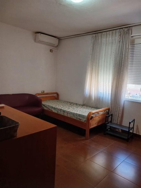 Tirane, jepet me qera apartament 1+1+Ballkon Kati 2, 60 m² 400 € (Rruga e Kavajes , rruga stavri themeli , prapa globe)