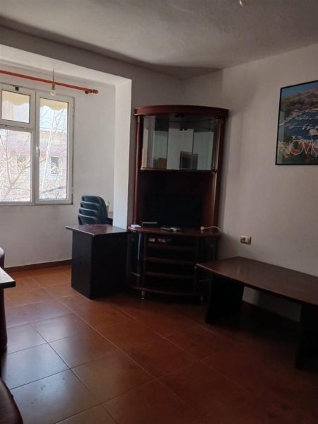 Tirane, jepet me qera apartament 1+1+Ballkon Kati 2, 60 m² 400 € (Rruga e Kavajes , rruga stavri themeli , prapa globe)