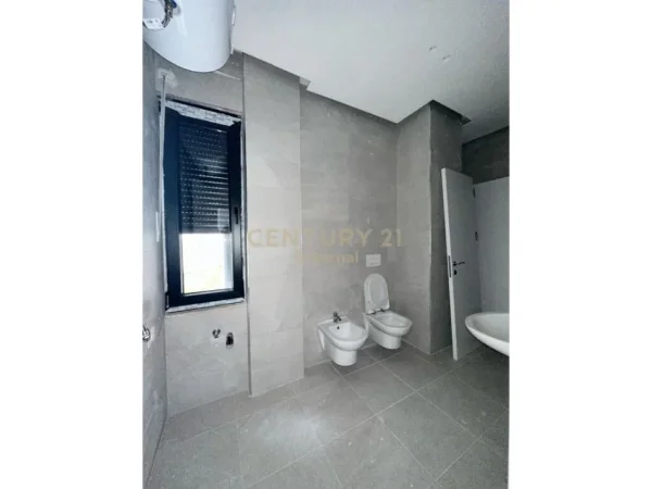 Tirane, shes apartament 1+1+Ballkon , 81 m² 140.000 € (Kodra e Diellit)