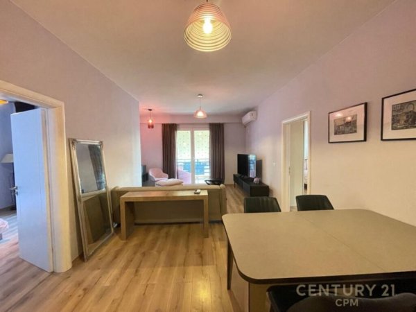 Tirane, jap me qera apartament 2+1+2 , 100 m² 700 € (Komuna e Parisit)