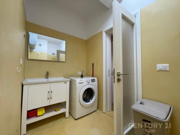 Tirane, jap me qera apartament 2+1+2 , 100 m² 700 € (Komuna e Parisit)