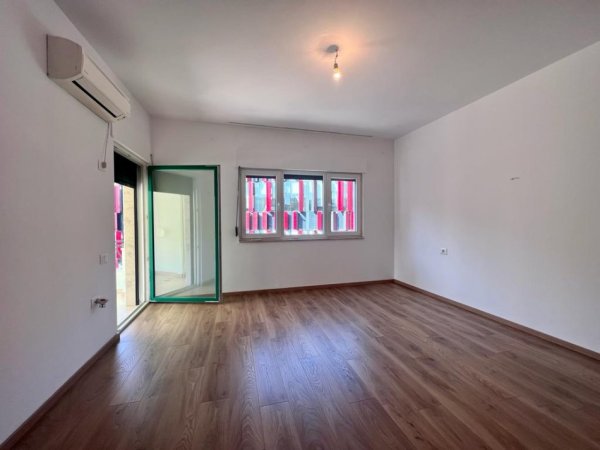 Tirane, jepet me qera apartament 2+1+Ballkon Kati 6, 130 m² 1.200 € (Rruga Faik Konica)