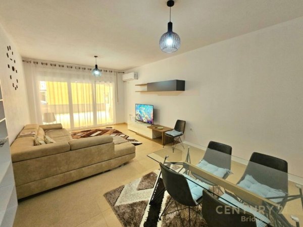 Tirane, jap me qera apartament 2+1+post parkimi+Verande+Ballkon , 150 m² 650 € (Kopshti Botanik Zoologjik)
