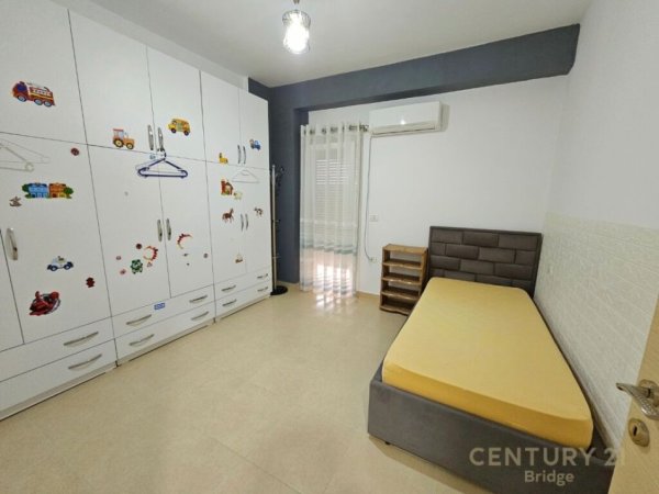 Tirane, jap me qera apartament 2+1+post parkimi+Verande+Ballkon , 150 m² 650 € (Kopshti Botanik Zoologjik)