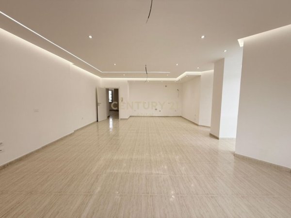 Shqiperi, shitet apartament 2+1 Kati 6, 190 m² 450.000 € (Rruga e Elbasanit,Tirana)