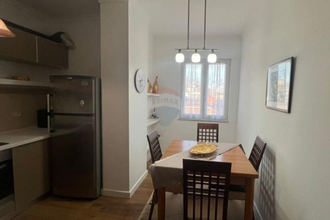 Tirane, jepet me qera apartament 2+1 Kati 5, 110 m² 1.300 € (Bllok, Shqipëri)