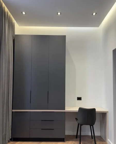 Tirane, jepet me qera apartament 1+1+Ballkon Kati 1, 45 m² 550 € (LIQENI I THATE RRUGA PETI)