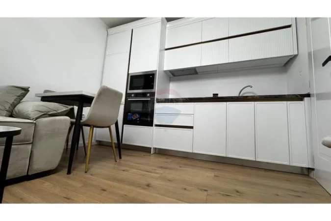 Tirane, jepet me qera apartament 2+1 , 60 m² 700 € (mine peza)