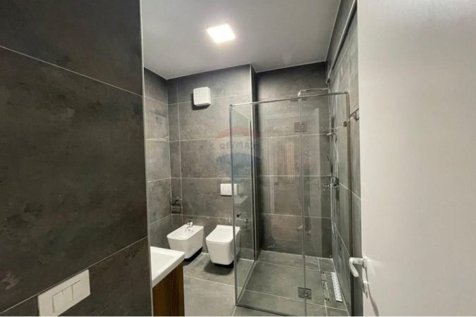 Tirane, jepet me qera apartament 1+1 Kati 3, 70 m² 700 € (Rruga e Durresit Zogu i zi Foleja e Gjelbert)
