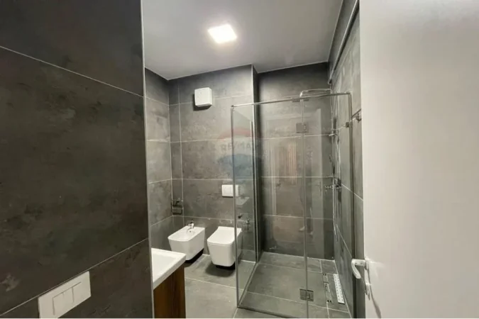 Tirane, jepet me qera apartament 1+1 Kati 3, 70 m² 700 € (Rruga e Durresit Zogu i zi Foleja e Gjelbert)